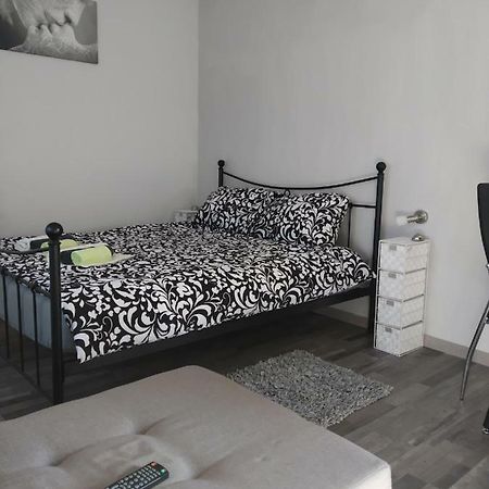 Studio Apartman M&S Perkovic Krmed Exterior foto